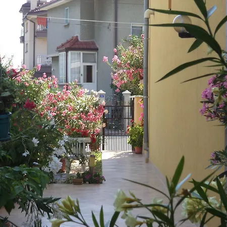 Къща за гости Stoyanovi 3*